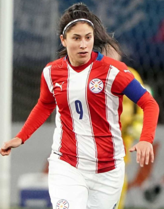 Glória Villamayor<h5>STRIKER</h5>
